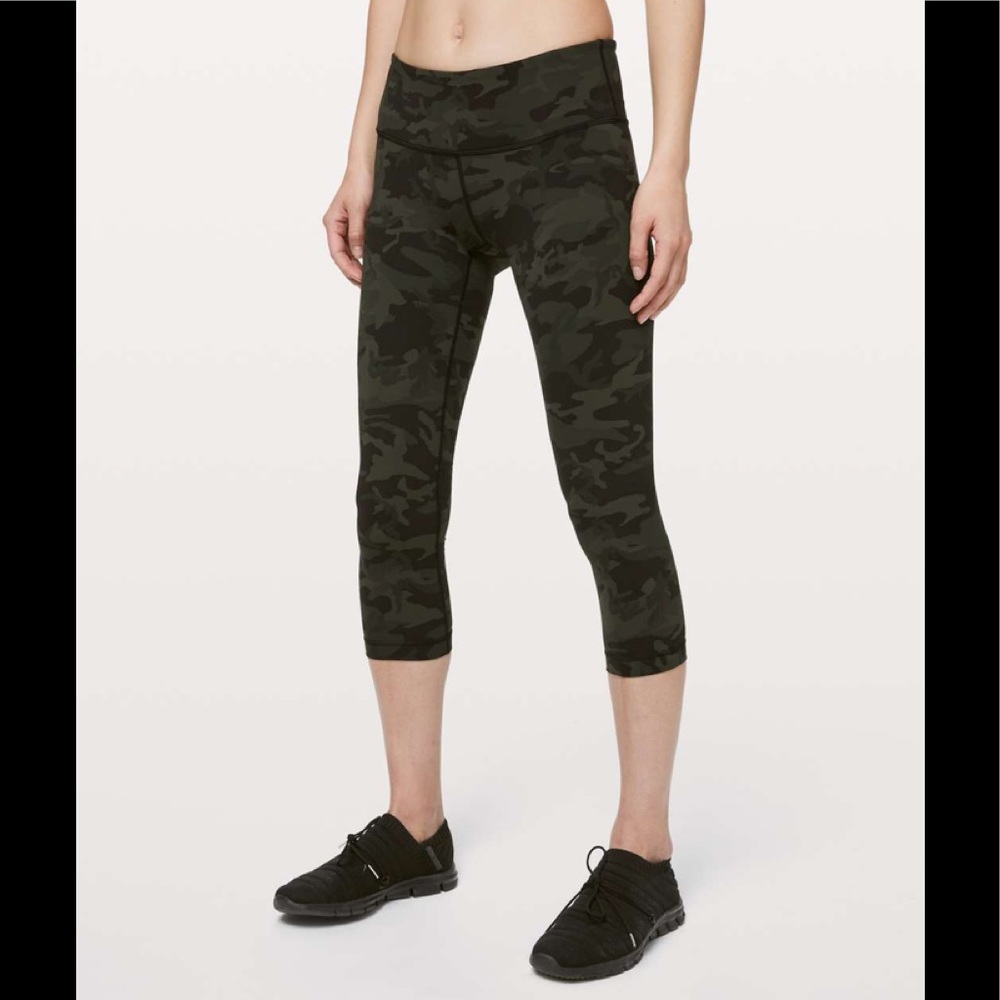 RARE Lululemon Camo Wunder Under Cropped Leggings